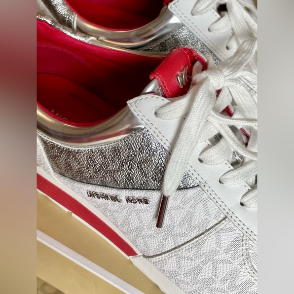 NEW! ♥️ MICHAEL KORS Sneakers!!! - Picture 4 of 14